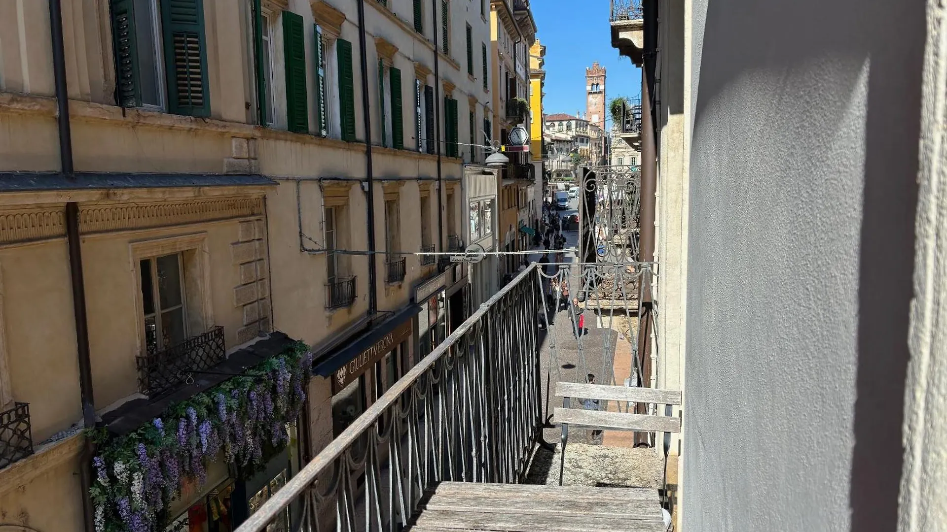 Veronajourneys Emilei Apartment Verona