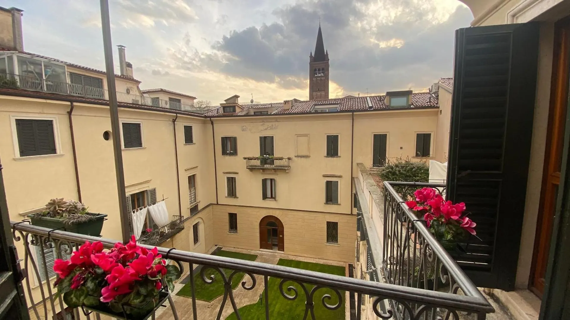 Veronajourneys Emilei Apartment  Verona