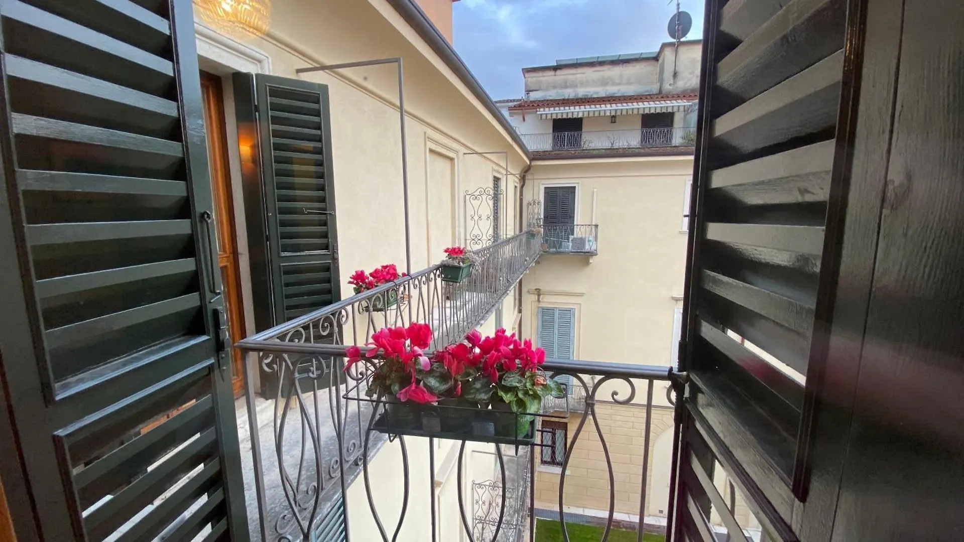 Veronajourneys Emilei Apartment 0*, Verona