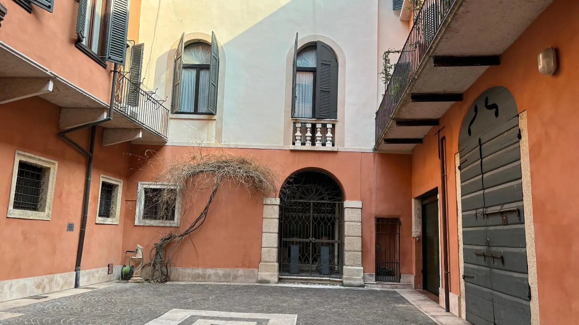 Veronajourneys Emilei Apartment Verona